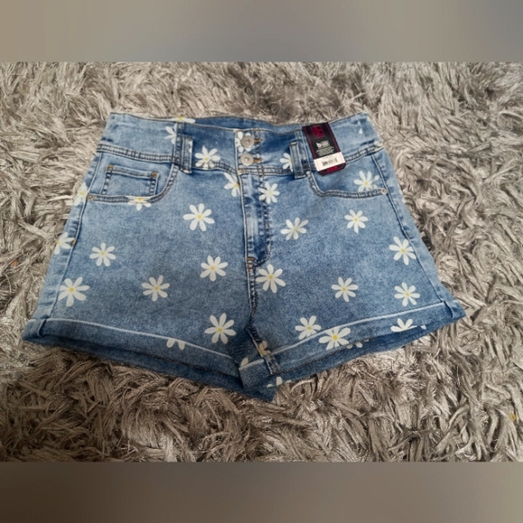 No Boundaries Daisy Midi Jean Shorts - Picture 1 of 6